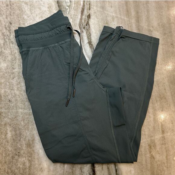 Lululemon Dance Studio Crop II, Green Micro-Stripe, Women’s Size 4 (Est.) - Picture 1 of 7